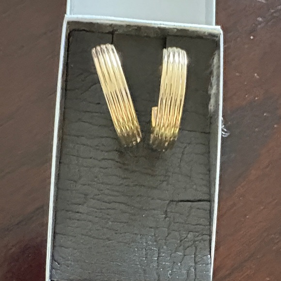 14k Gold Hoop Earrings. 7/8” - Picture 2 of 4